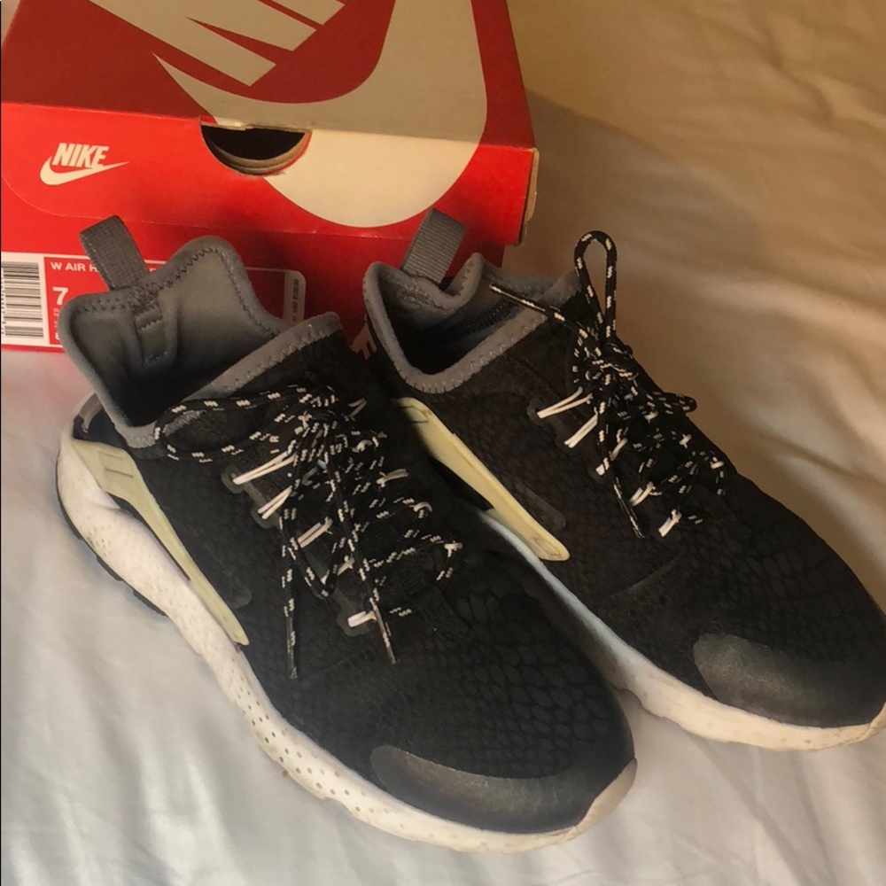 Womens Nike huarache 7